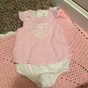 baby body suit
